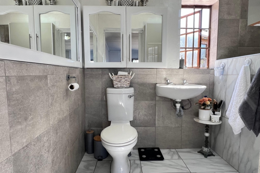 3 Bedroom Property for Sale in Wavecrest Eastern Cape